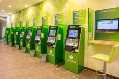 Преимуществом центрального подразделения является большое количество банкоматов, по сравнению с дополнительными отделениями. Это позволяет всем клиентам быстро, без очередей совершать различные операции в терминалах.