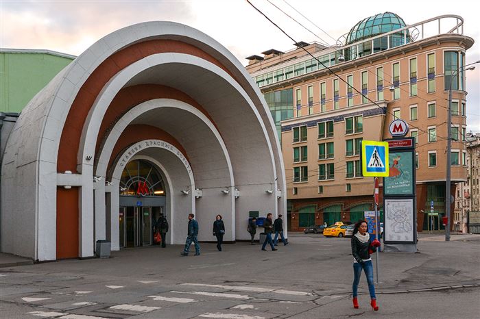 Южный вход на станцию метро &laquo;Красные ворота&raquo;