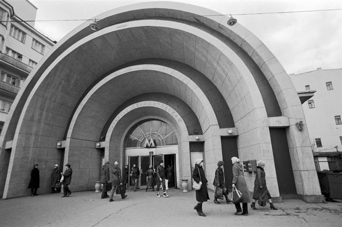 Станция метро &laquo;Лермонтовская&raquo; (ныне &mdash; &laquo;Красные Ворота&raquo;). 1985 год